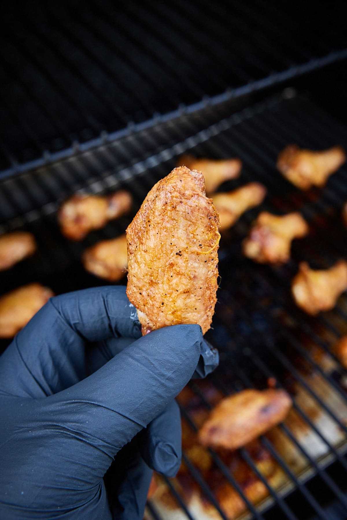 Crispy grilled chicken wings