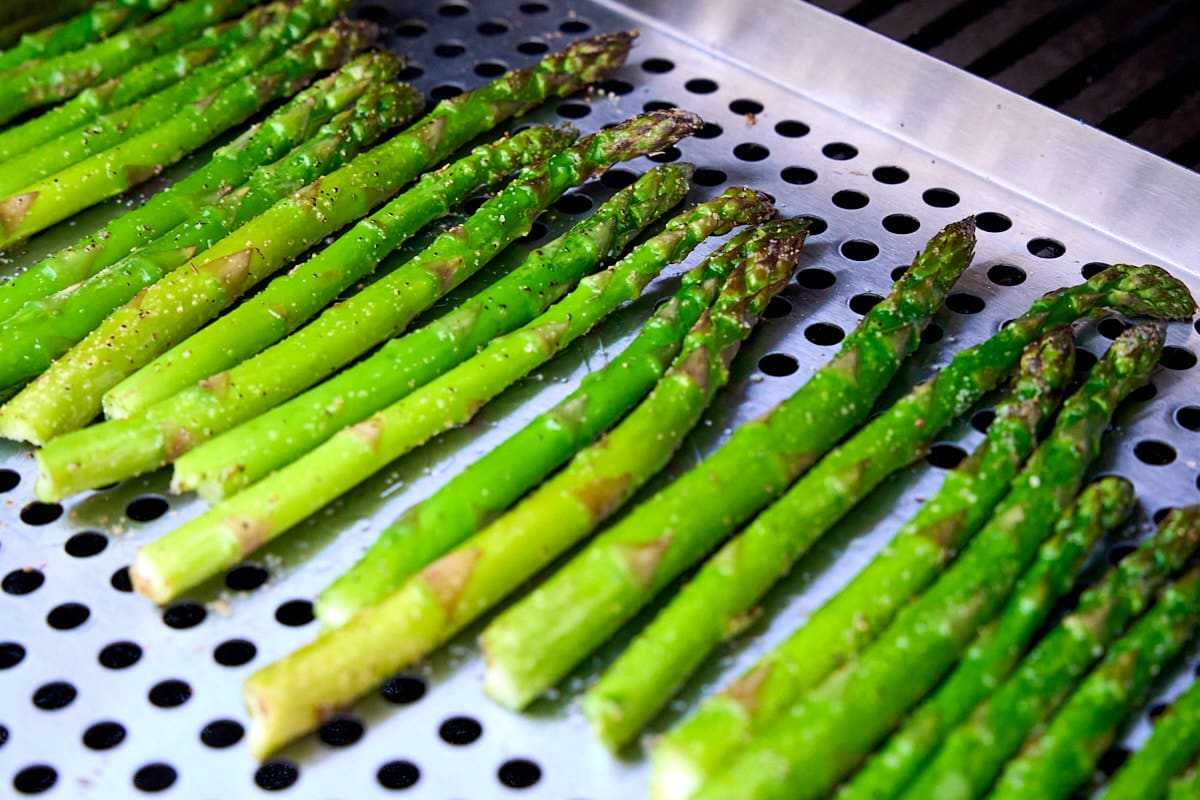 Grilled Asparagus in Grilling Tray